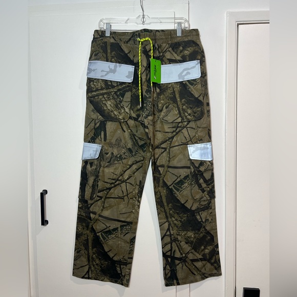 Jaded London Utility pants in camo print with reflective pockets - Picture 6 of 6